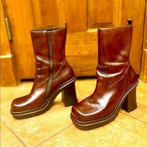 Women’s half boot, rich brown leather, zipper on the inside seam, sz 8.5-heel 4”